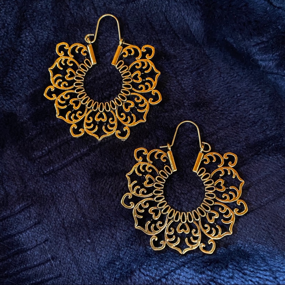 NWOT 🛍 Bundle for DISCOUNTS off Merch & Shipping